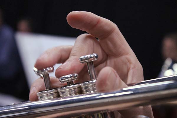 Blaasinstrument houding van de vingers overstrekken blessures pijn