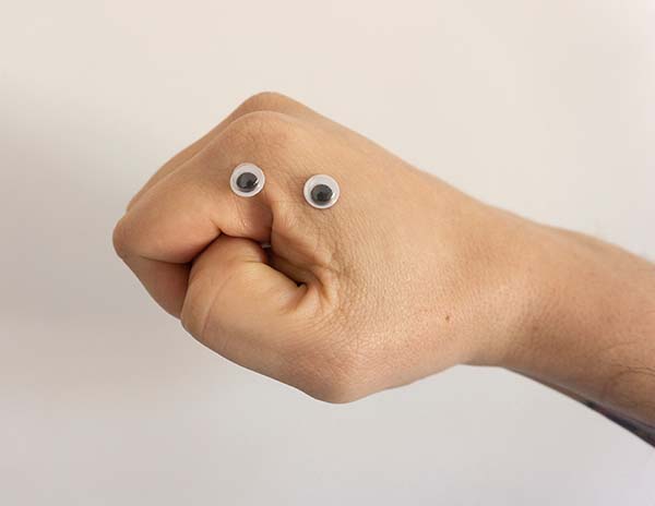 Hand met een knipoog